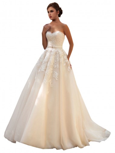 Sleeveless Sweetheart Tulle & Lace Ivory & Champagne Ball Gown Chapel Train Wedding Dress Bath