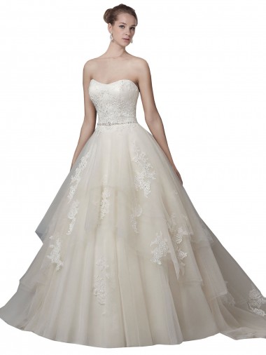 Sleeveless Strapless Tulle & Lace Ivory Chapel Train Wedding Dress Bath
